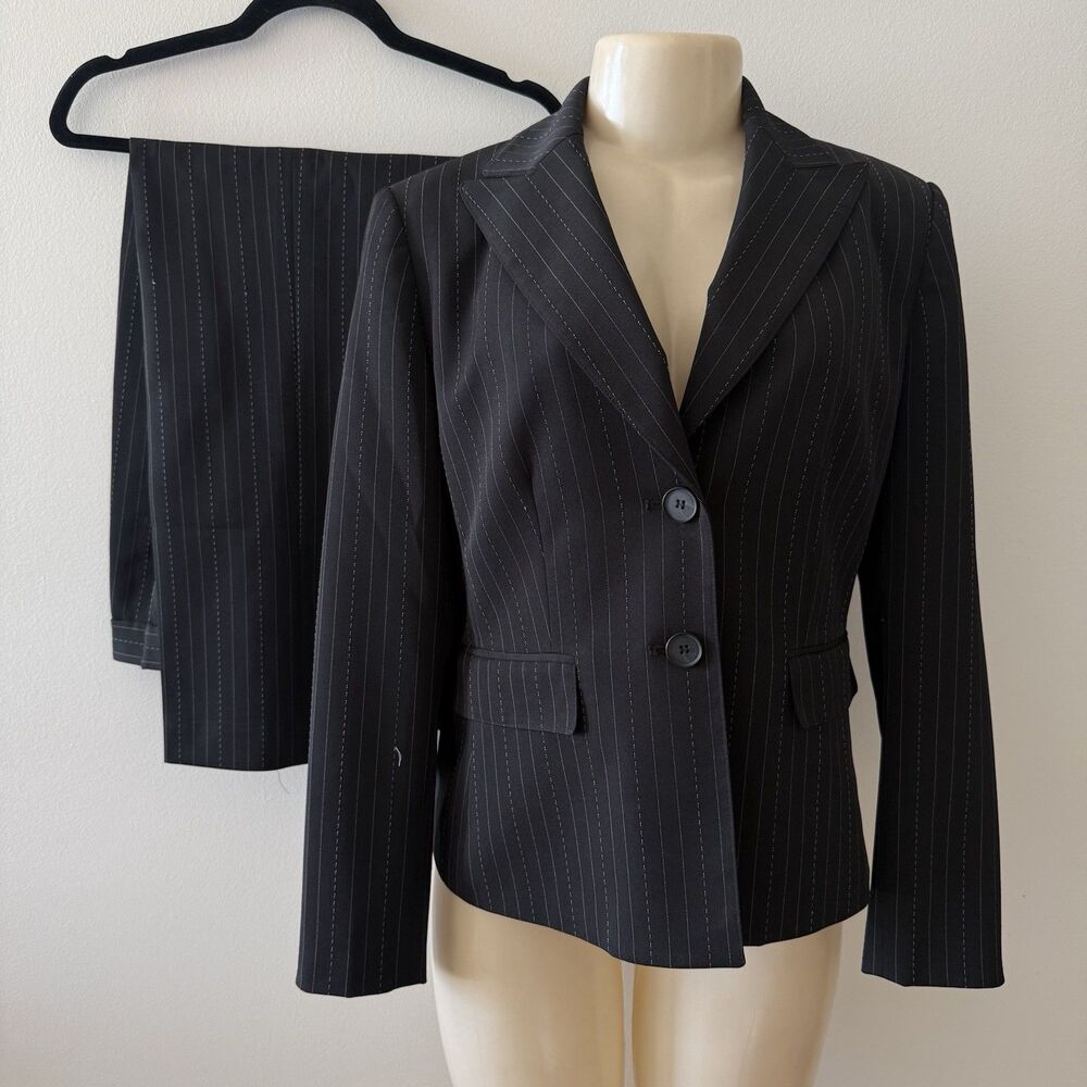 Suit Studio Women's Pinstripe Pant Suit Set 2-Piece Black Size 10P Petite Blazer